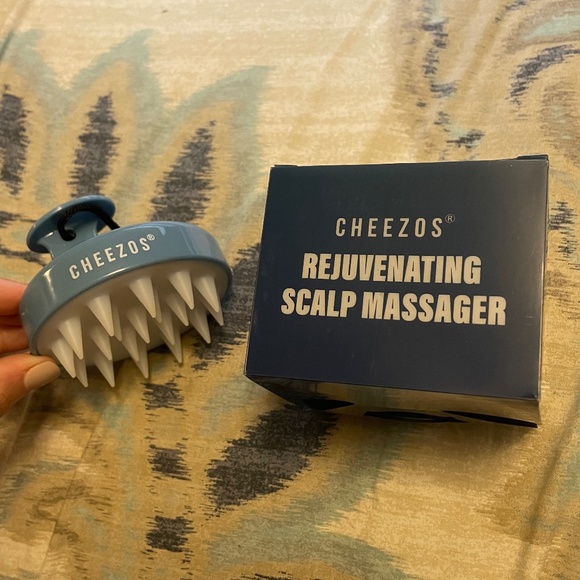 💆🏻‍♀️ Cheezos Rejuvenating Scalp Massager - Picture 1 of 5